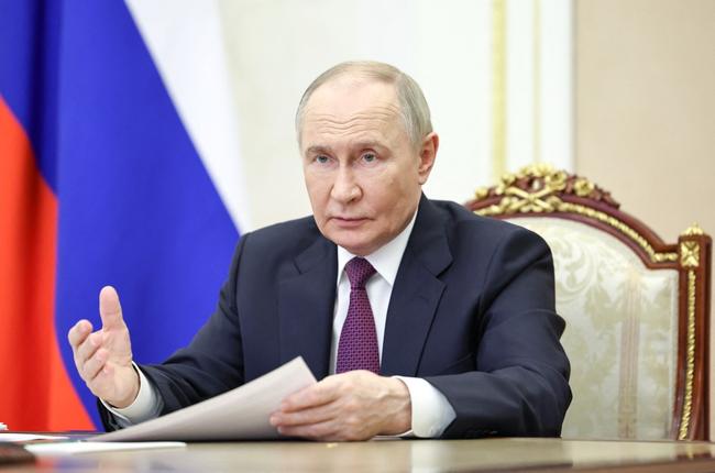 Vladimir Poutine préside une réunion avec des membres du gouvernement via une vidéoconférence au Kremlin à Moscou, le 22 mai 2025. (Image d'illustration)
